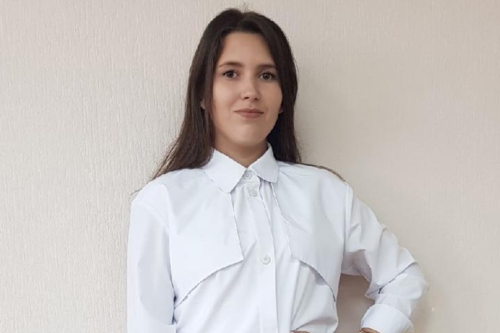 Выпускница ХГУ создала коллекцию блузок для швейной фабрики